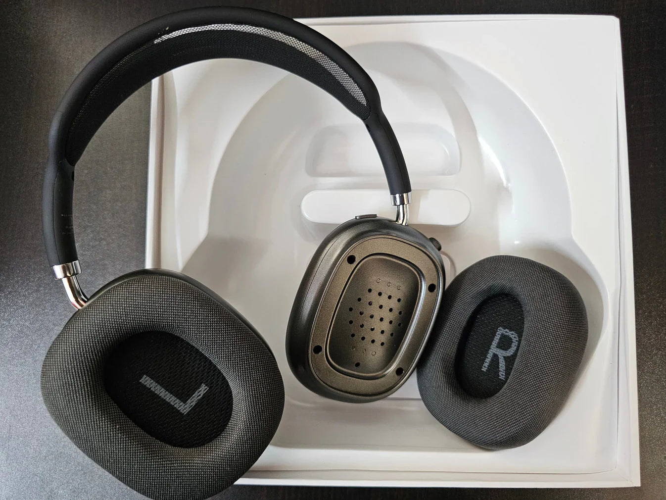 Apple Airpods Max  Generation 2 | Magnetic Cushions| With Logo, Pop Up & Free Leather Case